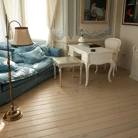Hebros House *